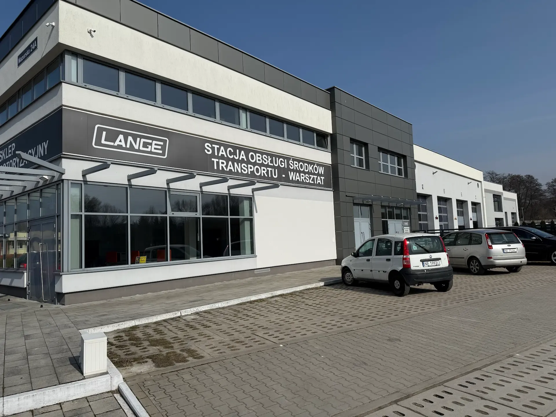 Hala serwisowa warsztatu PHU Lange w Elblągu